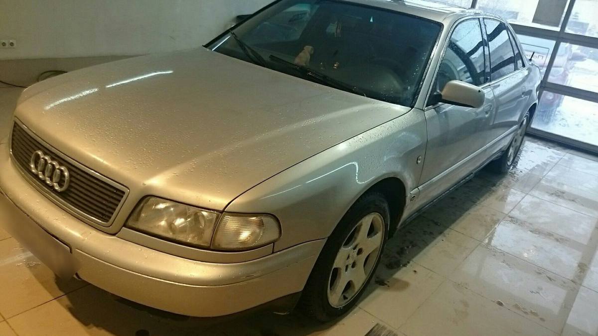 Audi A8 I (D2)