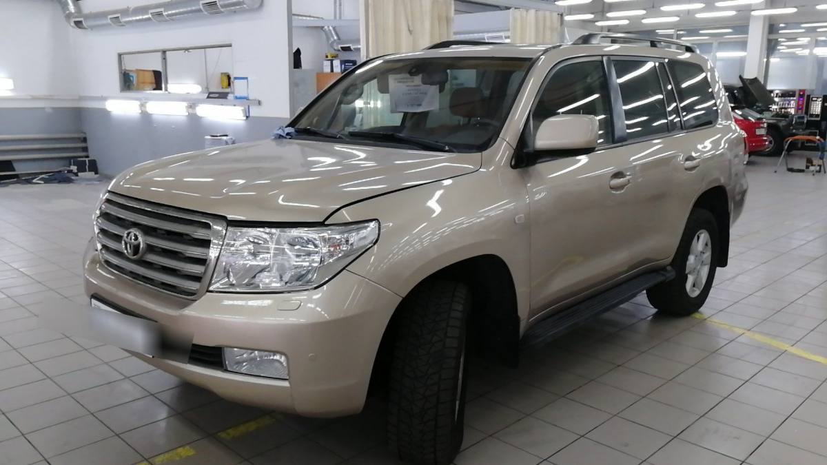 Toyota Land Cruiser 200 Series 2011