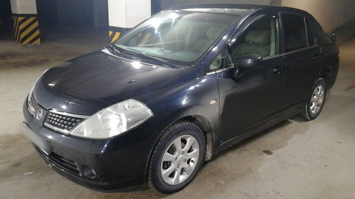 Nissan Tiida I