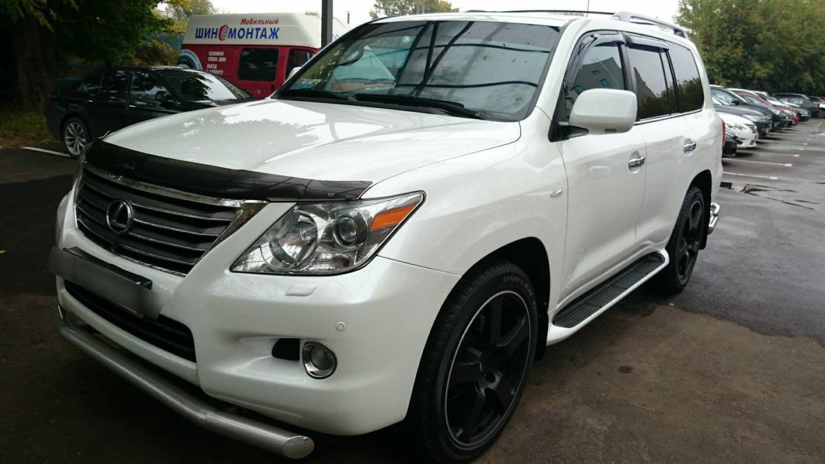 Lexus LX III 2008