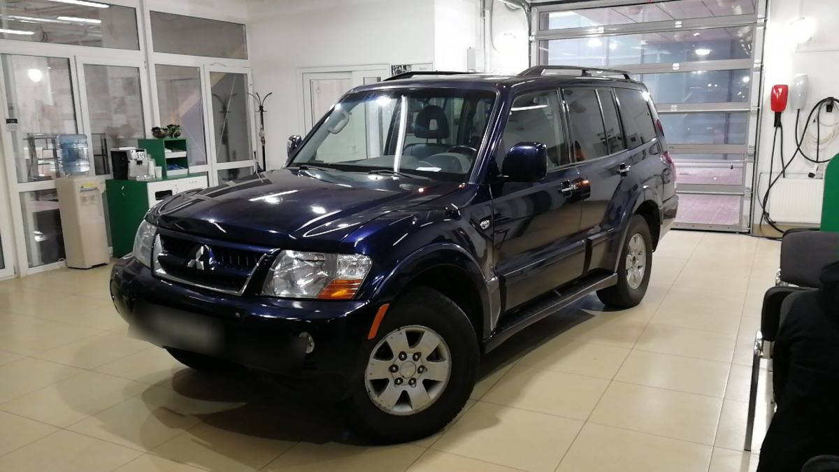 Mitsubishi Montero III