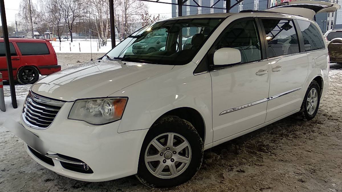 Chrysler Town & Country V Рестайлинг