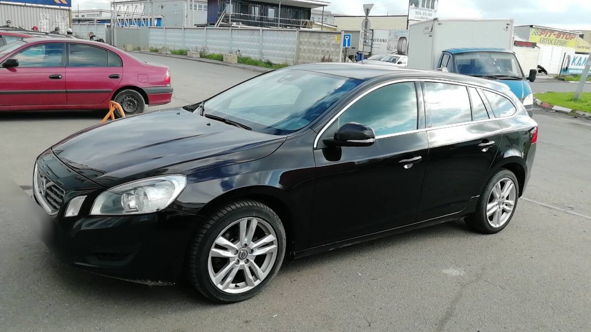 Volvo V60 I