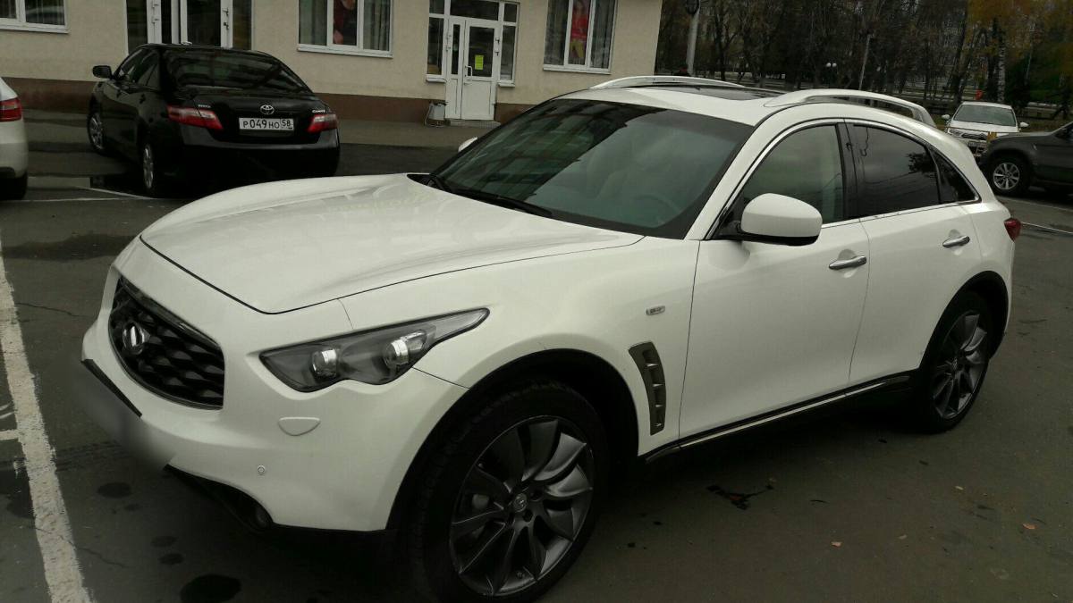 Infiniti FX II