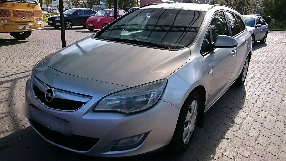 Opel Astra J 2011