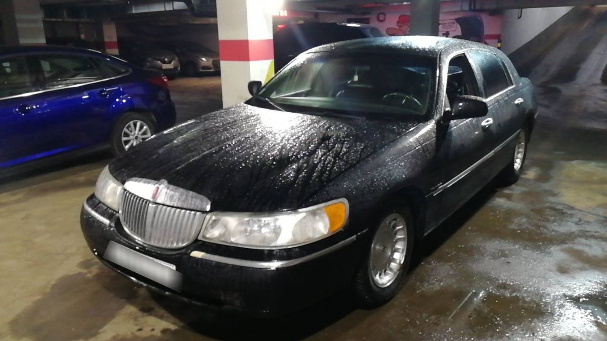 Lincoln Town Car III