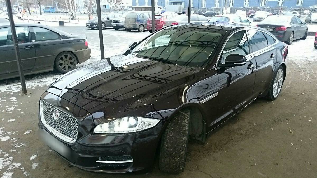 Jaguar XJ IV (X351)