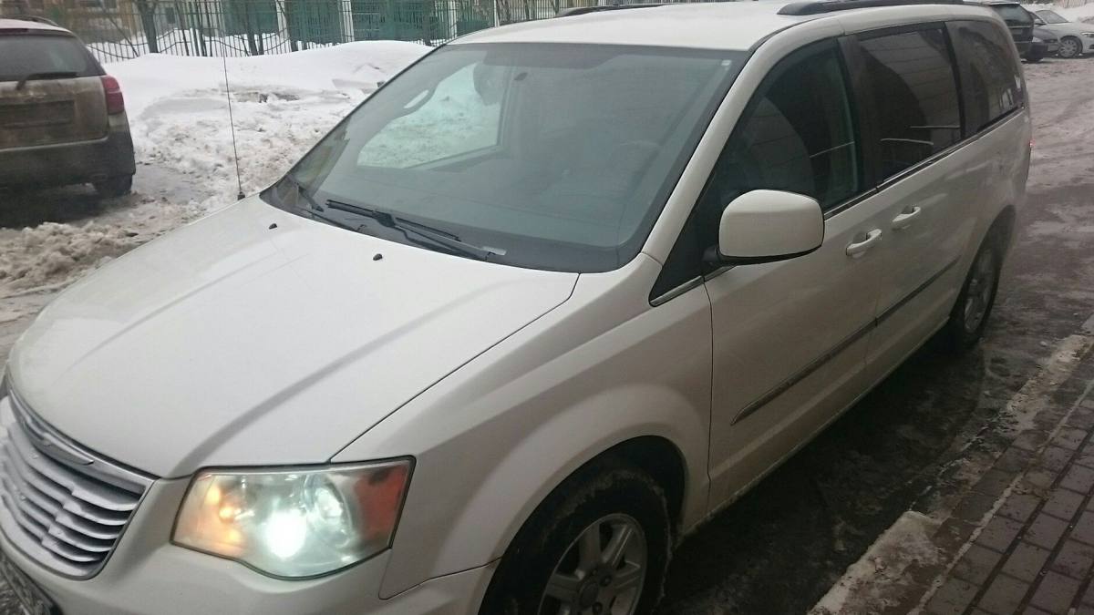 Chrysler Town & Country V Рестайлинг