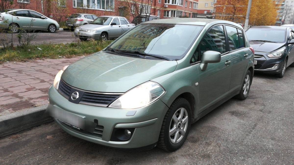 Nissan Tiida I