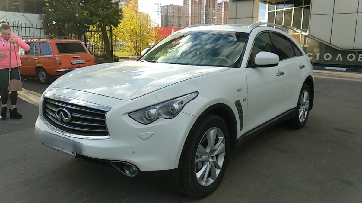 Infiniti QX70