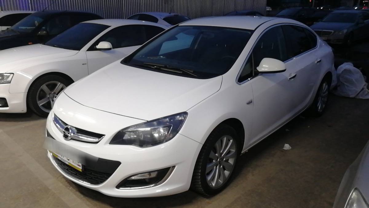 Opel Astra J Рестайлинг 2013