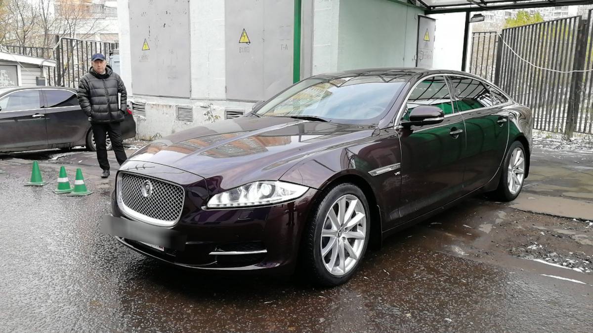 Jaguar XJ IV (X351)