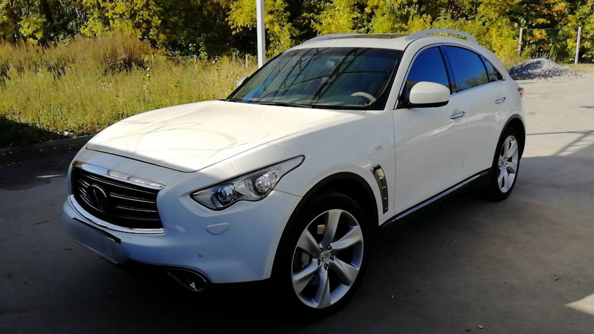 Infiniti FX II