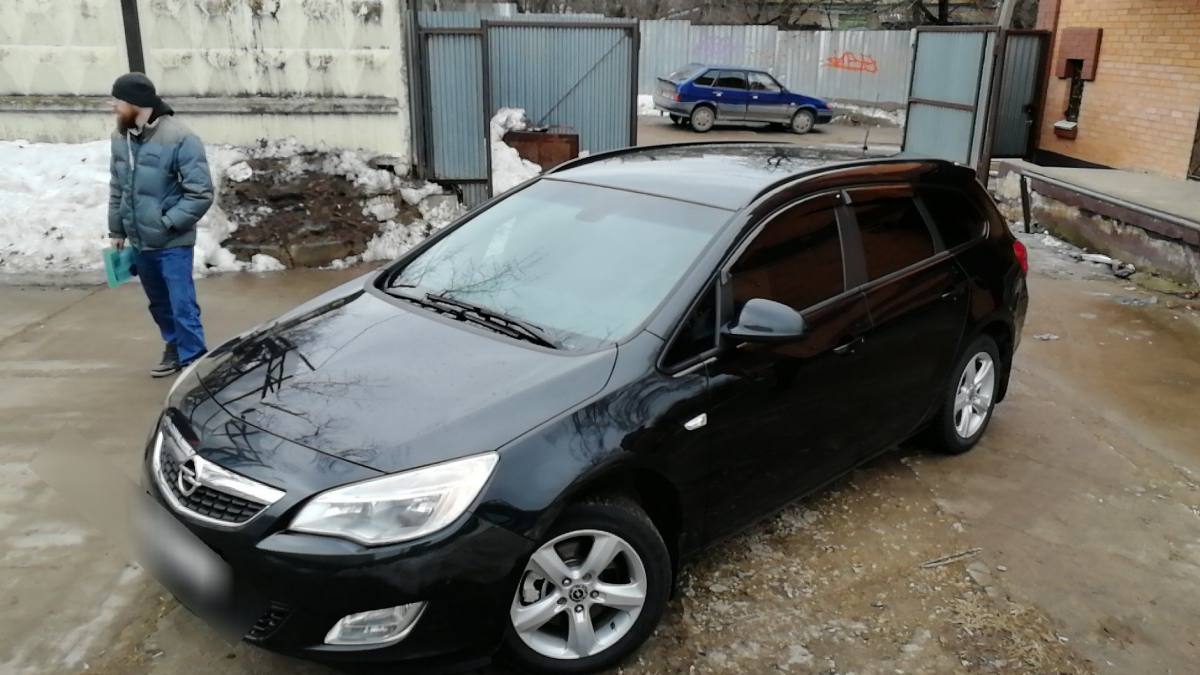 Opel Astra J 2011