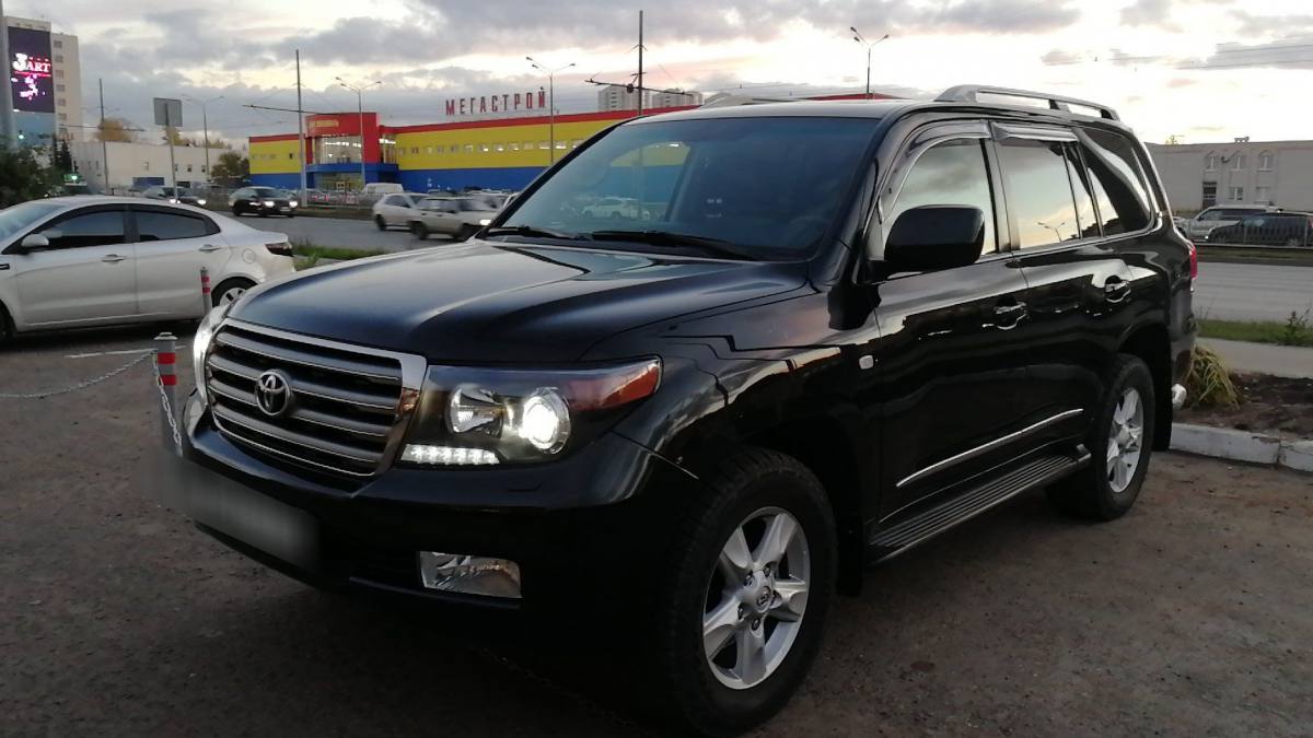 Toyota Land Cruiser 200 Series 2011