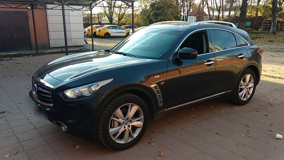 Infiniti QX70