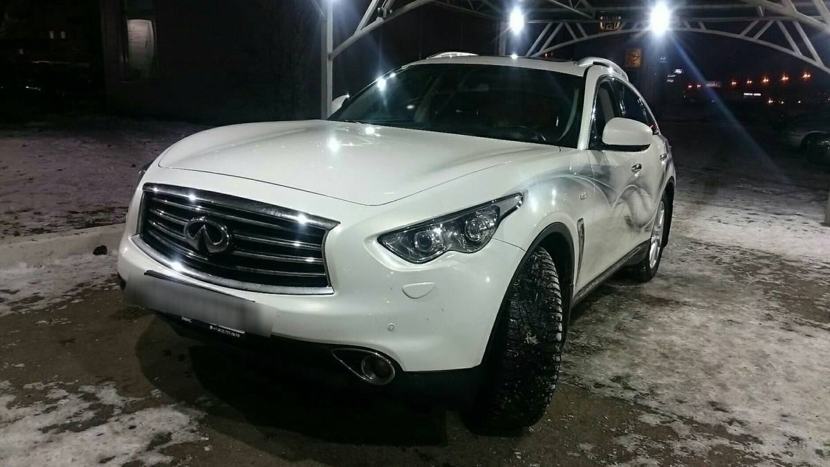 Infiniti QX70