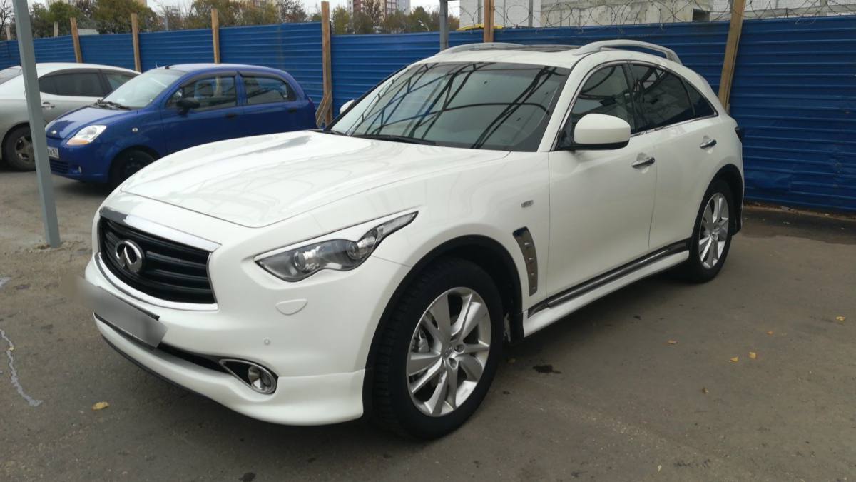 Infiniti QX70