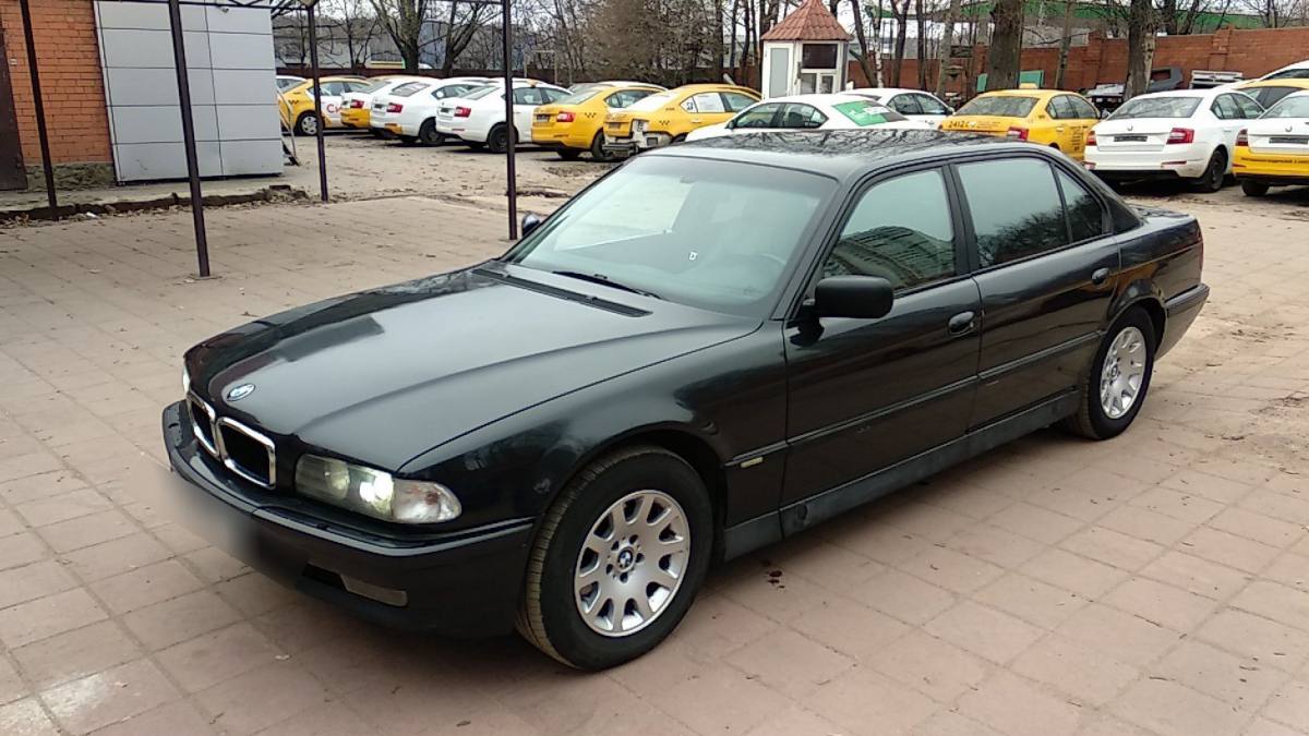 BMW 7er III (E38)