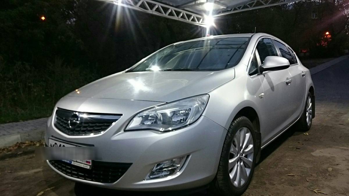 Opel Astra J 2011