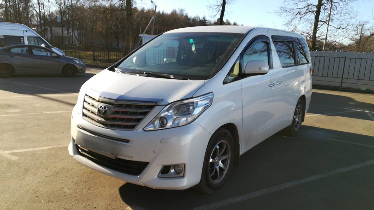 Toyota Alphard II 2011