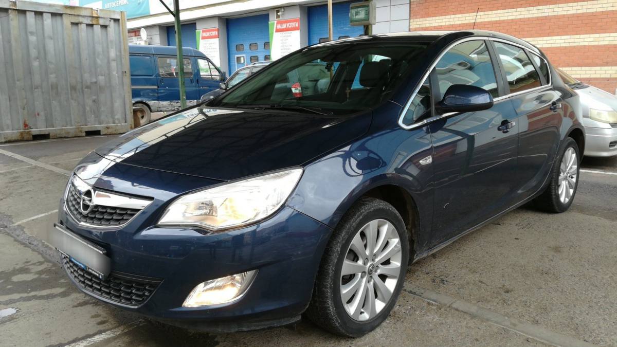 Opel Astra J 2011